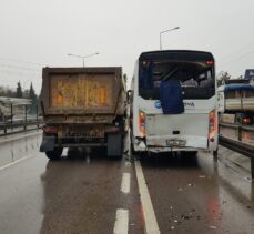 Kocaeli'de 5 aracın karıştığı zincirleme trafik kazası: 8 yaralı