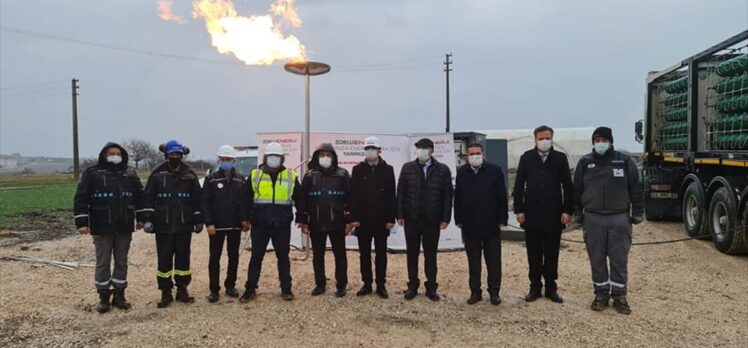 Lalapaşa'da doğal gaz meşalesi yandı