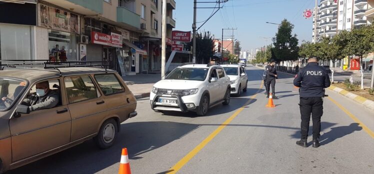 Mersin polisinden vatandaşlara 3 dilde “sokağa çıkmayın” uyarısı