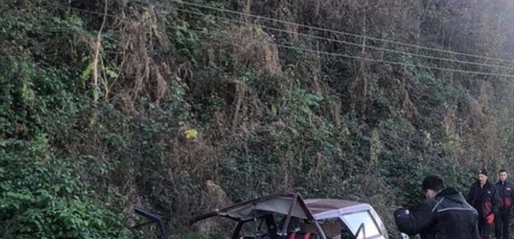 Rize'de trafik kazası: 1 ölü, 2 yaralı