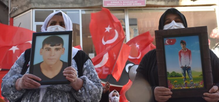 Şırnak'ta terör mağduru aileler HDP İl Başkanlığı binası önünde eylem yaptı