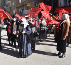 Şırnak'ta terör mağduru aileler HDP İl Başkanlığı binası önünde eylem yaptı