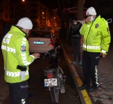 Sokağa çıkma kısıtlamasına uymayan ehliyetsiz ve alkollü motosiklet sürücüsüne 12 bin lira ceza