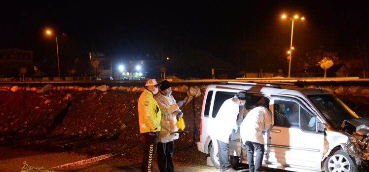 Tokat'ta hafif ticari araç ile otomobil çarpıştı: 1 ölü, 1 yaralı