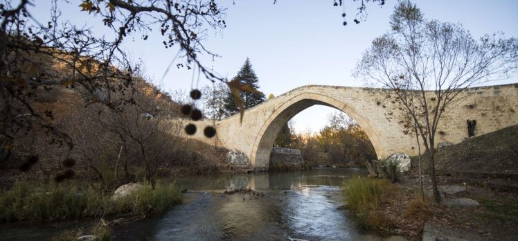 Tunceli'deki tarihi Tağar Köprüsü ve çevresi her mevsim ayrı güzel