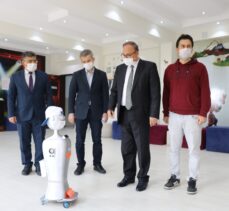 Adıyaman'da maske kontrolü ve sosyal mesafe ölçümü yapan robot tasarlandı