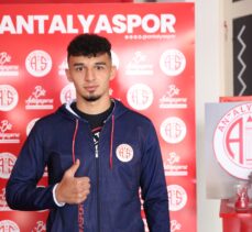 Antalyaspor'un genç futbolcusu Gökdeniz Bayrakdar'ın hayali gol krallığı