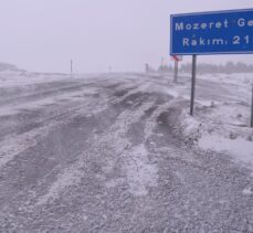 Ardahan'da kar ve tipi ulaşımı aksatıyor