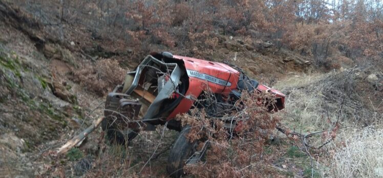 Aydın'da devrilen traktördeki 2 kişi yaralandı