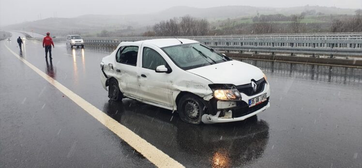 Balıkesir'de bariyere çarpan otomobildeki 5 kişi yaralandı