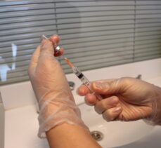 Balıkesir'de CoronaVac aşısı sağlık çalışanlarına uygulanmaya başlandı