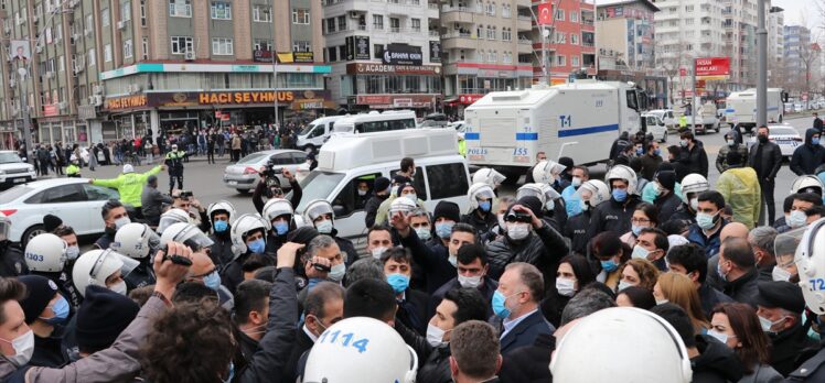 Batman'da polis izinsiz gösteriye müdahale etti