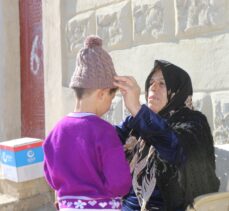 Beşir Derneği, İdlibli çocuklara atkı, bere ve eldiven dağıttı