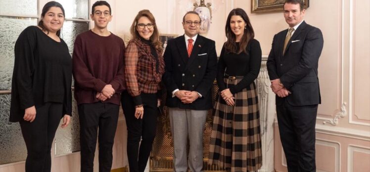 Çek sanatçı Victoria Velvet’ten Türkiye’nin sağlık sistemi ve Kovid-19’la mücadelesine övgü