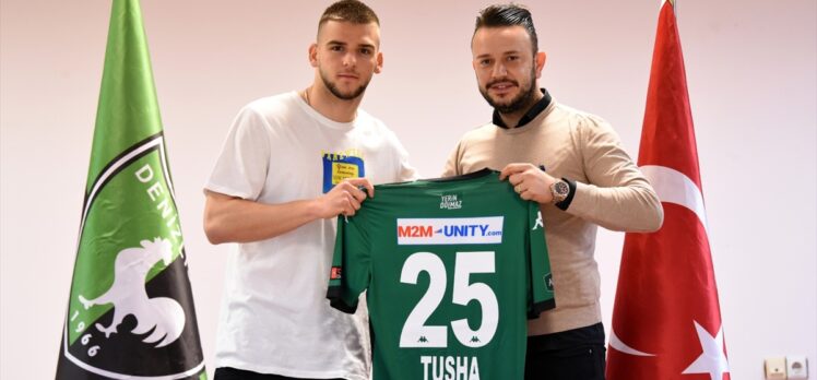 Denizlispor'da Kosovalı genç futbolcu Veton Tusha profesyonel oldu