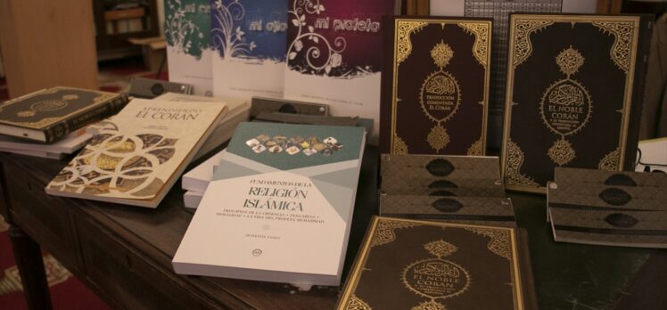 Diyanet'ten Arjantin'deki Müslümanların İslam'ı öğrenmeleri için İspanyolca kitap desteği