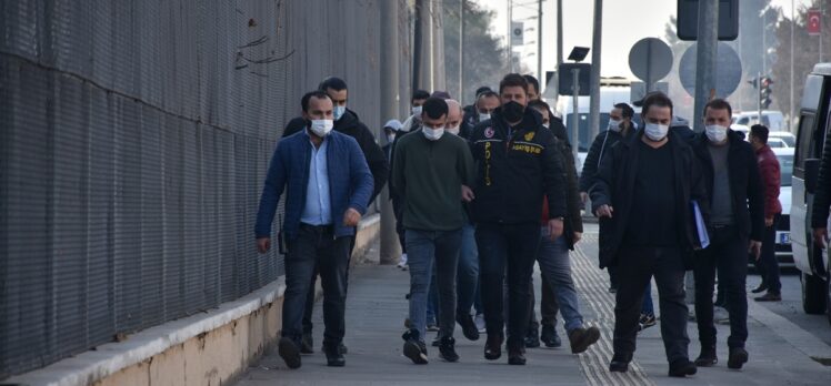 GÜNCELLEME – Diyarbakır, Mersin ve Gaziantep'te iş vaadiyle dolandırıcılık yaptıkları iddiasıyla 13 zanlı yakalandı