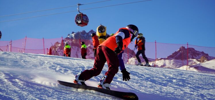 Erciyes'te, “Snowboard Kayseri İl Birinciliği” müsabakaları yapıldı