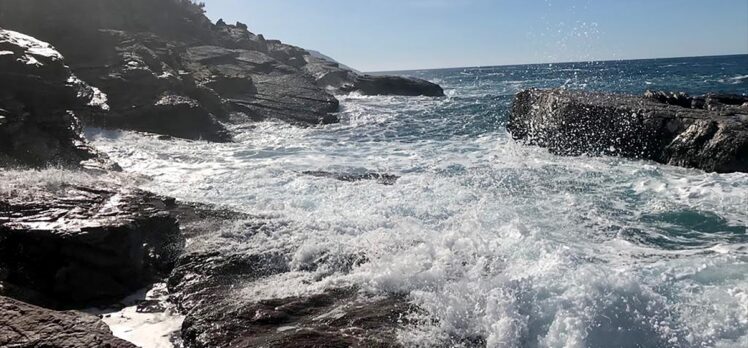 Fethiye'de kayalıklardan denize düşen Kırgızistanlı genç öldü