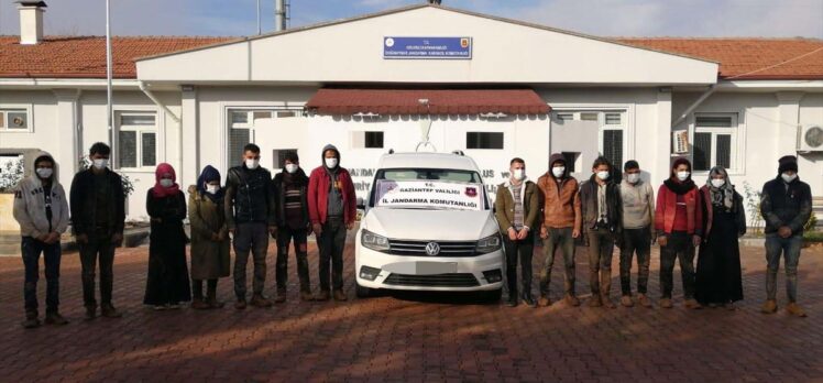 Gaziantep'te 13 düzensiz göçmen yakalandı, organizatörlük yaptığı öne sürülen zanlı tutuklandı