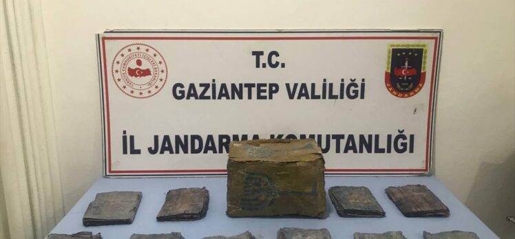 Gaziantep'te tarihi eser niteliğinde altın yazmalı 10 Tevrat ele geçirildi