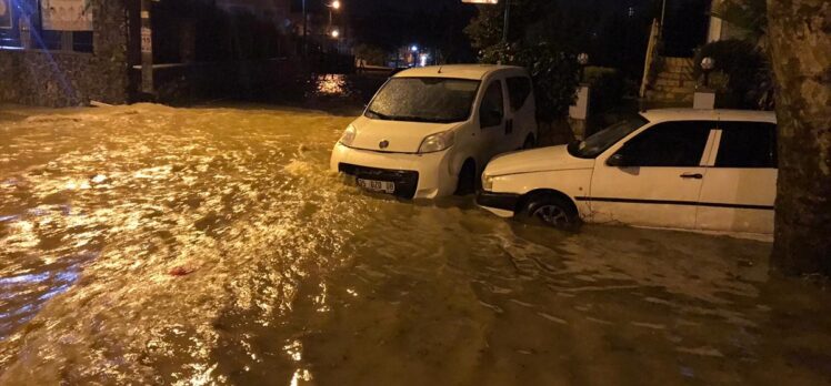 GÜNCELLEME 2 – İzmir'de sağanak, sel ve su baskınlarına neden oldu