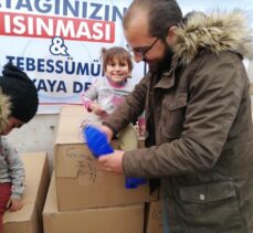 Kayseri'den gönderilen 4 bin 500 bot Kilis'teki kamplarda yaşayan çocukların ayağını ısıttı