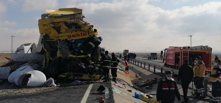 Konya'da iki tır çarpıştı: 1 ölü