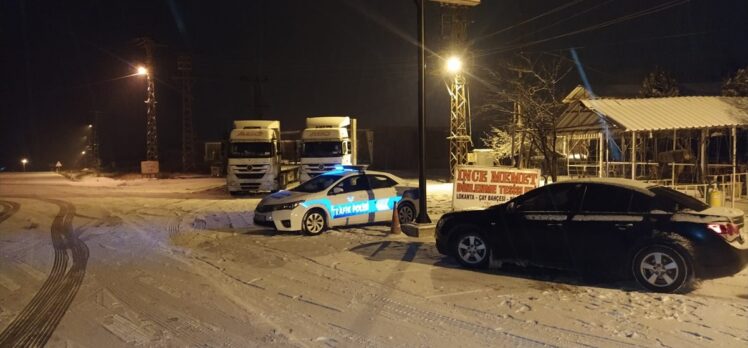 Malatya-Kayseri ve Malatya-Sivas kara yolları kar nedeniyle ulaşıma kapandı