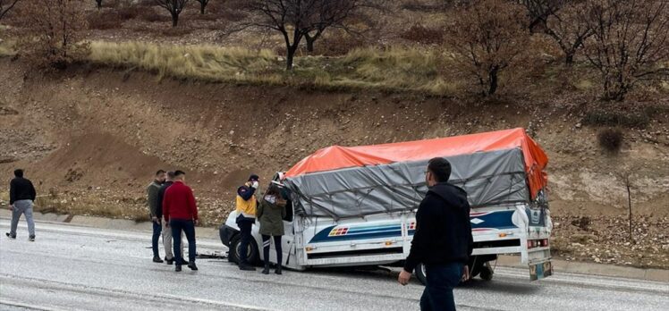 Malatya'da 2 ayrı trafik kazasında 6 kişi yaralandı