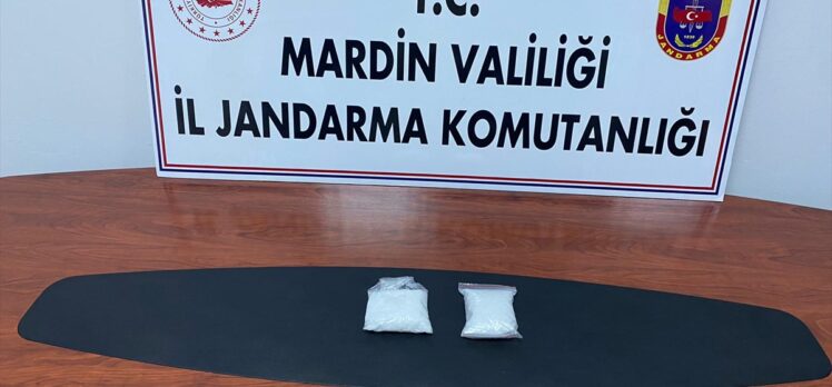 Mardin'de alıcı gibi davranan jandarma uyuşturucu satıcısını suçüstü yakaladı