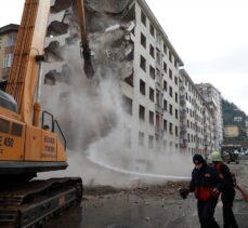 Rize'de “Pisa Kuleleri” diye adlandırılan binaların da bulunduğu yapıların yıkımına başlandı