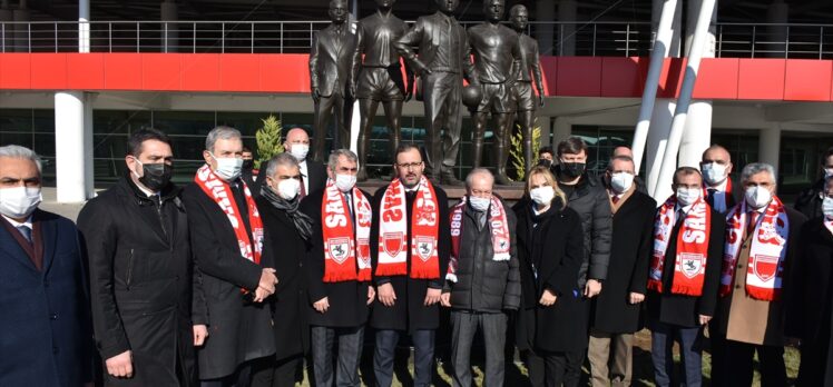 “Samsunspor'un kara günü” anısına yaptırılan anıtlar açıldı