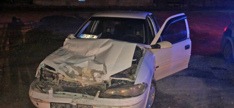 Şanlıurfa'da otomobil ile kamyonet çarpıştı: 3 yaralı