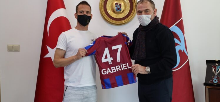 Trabzonspor Kulübü Pereira'ya teşekkür plaketi verdi