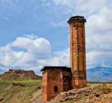 Turistlere gezilerinde rehberlik sağlayacak “Rota Kars” kitapçığı hazırlandı