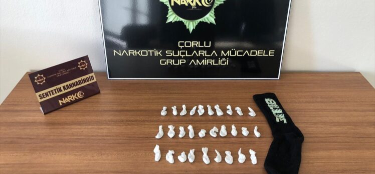 Uyuşturucuyu çatıdaki soba bacasına gizlemişler