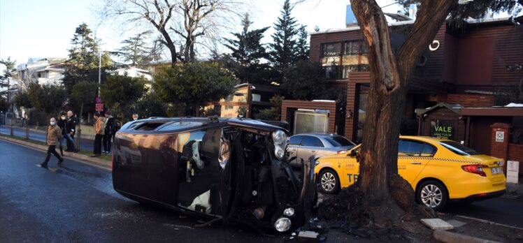 Beşiktaş'ta ağaca çarpan otomobilin sürücüsü yaralandı