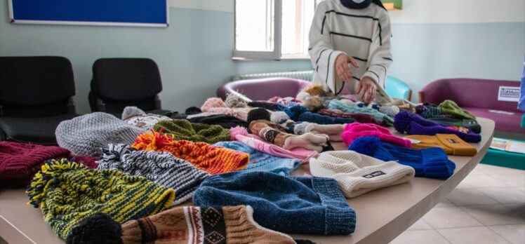 Bolu'da lise öğrencileri anne babasını kaybeden çocuklara mektup yazarak yalnız olmadıkları hissettirdi