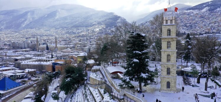 Bursa'nın tarihi ve doğal güzellikleri beyaz örtüyle kaplandı