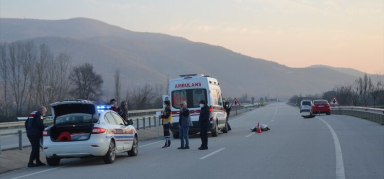 Çanakkale'de otomobilin çarptığı elektrikli bisiklet sürücüsü yaşamını yitirdi