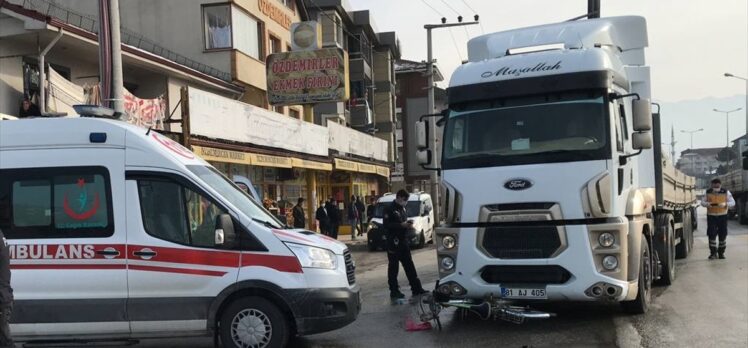 Düzce'de tırın çarptığı bisikletli hayatını kaybetti