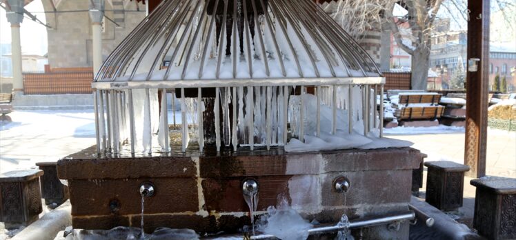 Erzurum ve Kars'ta dondurucu soğuklar ile doğal güzellikler bir arada yaşanıyor