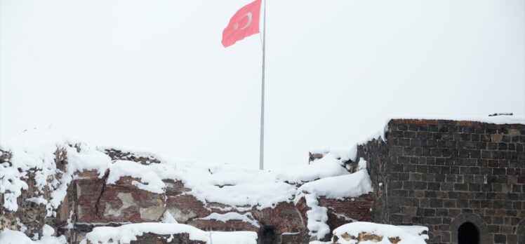 Erzurum'daki “93 Harbi'nin tanığı” tabyalar beyaza büründü