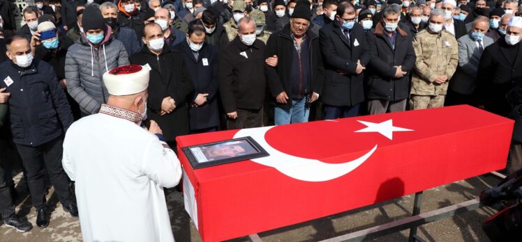 Görev başında kalp krizi geçirerek vefat eden polis memuru Elazığ'da son yolculuğuna uğurlandı