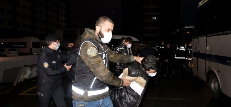 İstanbul merkezli uyuşturucu operasyonunda yakalanan 45 şüpheli adliyede