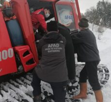 Kastamonu'da kardan yolları kapan iki köydeki yaralı ve hastaya AFAD ve UMKE ekipleri ulaştı