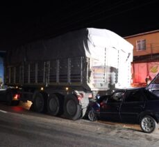 Kocaeli'de tıra arkadan çarpan otomobilin sürücüsü öldü