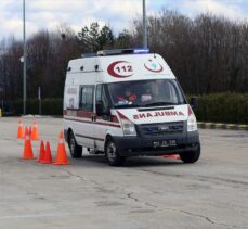 Sürüş teknikleri eğitimi alan Düzce sağlık personeli, ihtiyaç halinde ambulans kullanabilecek