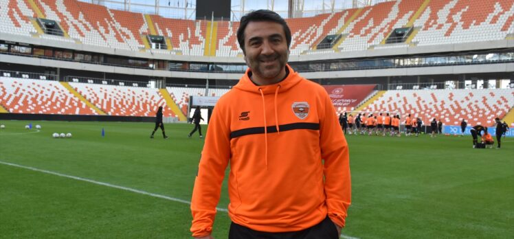 Adanaspor Teknik Direktörü Emrah Bayraktar, genç futbolculara şans vermek istiyor: